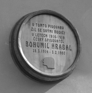 Pamětní deska Bohumila Hrabala v Polné