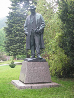 Pomník Aloise Jiráska v Hronově 