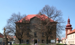 Městské muzeum v Sadské – expozice Paroubkova pracovna a knihovna (Georgion) 
