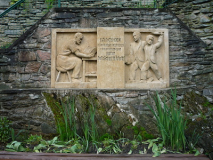 Reliéfní pamětní deska Aloise a Viléma Mrštíkových  v Jimramově 