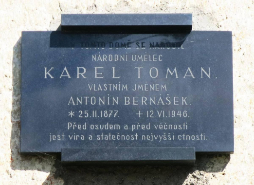 Pamětní deska Karla Tomana v Kokovicích