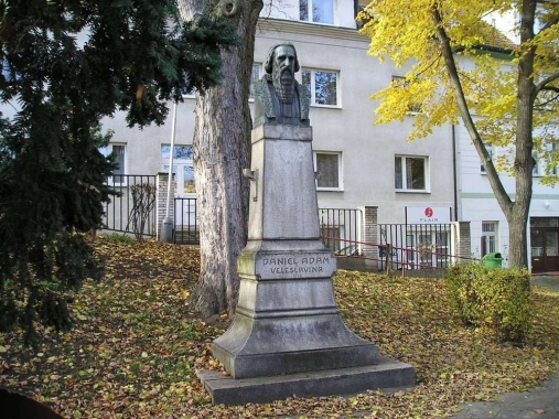 Pomník Daniela Adama z Veleslavína v Praze 