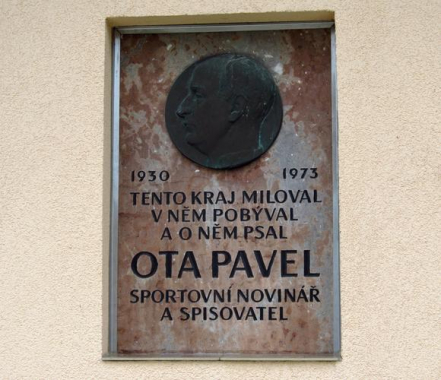 Pamětní deska Oty Pavla v Branově  