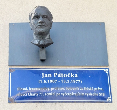Busta a pamětní deska Jana Patočky v Praze