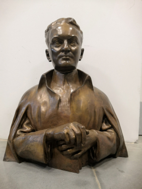 Busta Rudolfa Medka v Praze v civilu