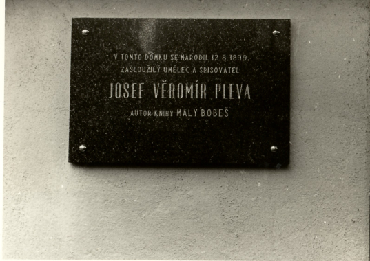 Pamětní deska Josefa Věromíra Plevy v Moravské Svratce