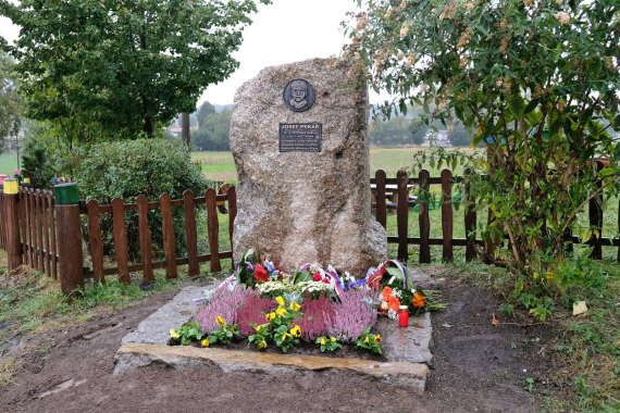 Pomník Josefa Pekaře v Malém Rohozci