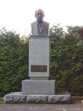 Pomník Josefa Pekaře v Turnově