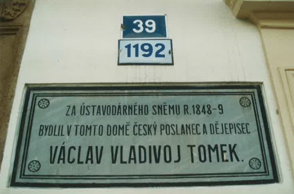 Pamětní deska Václava Vladivoje Tomka v Kroměříži