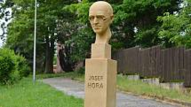 Busta Josefa Hory v Novém Boru