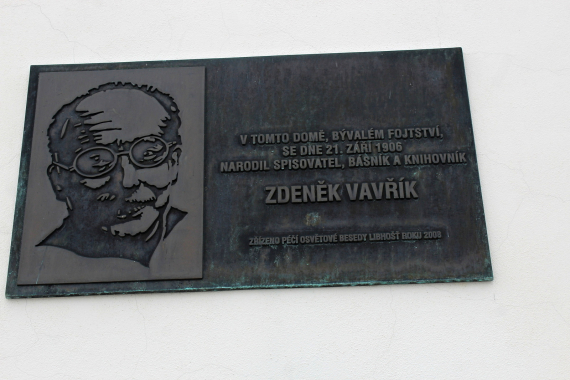 Pamětní deska Zdeňka Vavříka v Libhošti