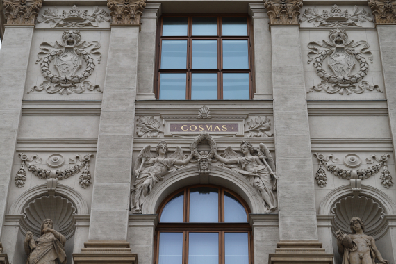 Jméno kronikáře Kosmase na fasádě Národního muzea