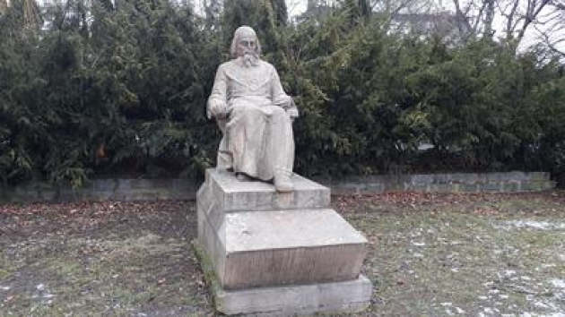 Socha Jana Amose Komenského v Kolíně