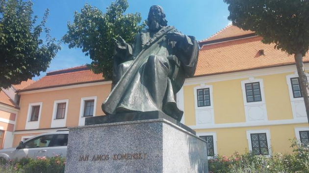 Socha Jana Amose Komenského ve Strážnici